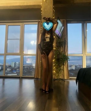 Виктория, 18