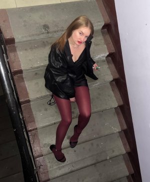 Каталина, 26